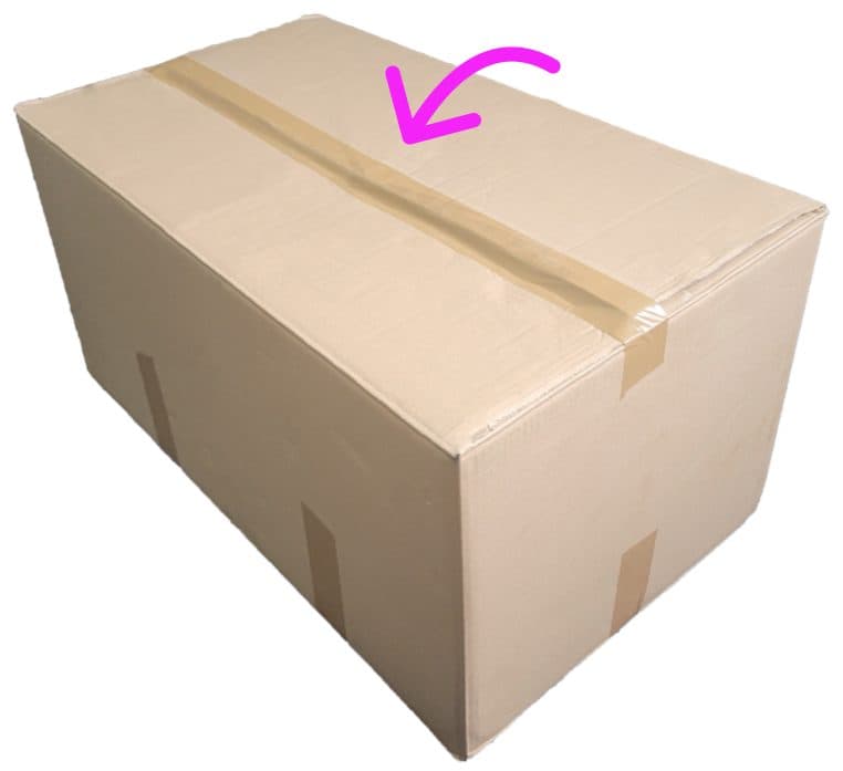 Refermez le carton avec du scotch.